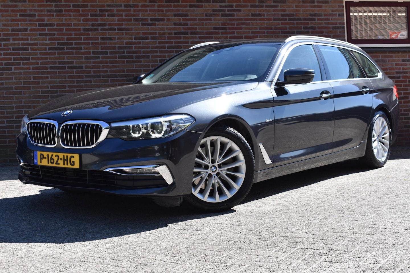 BMW 5-serie Touring - 520d xDrive High Executive '17 LED Leder Clima Navi Cruise Inruil mogelijk - AutoWereld.nl