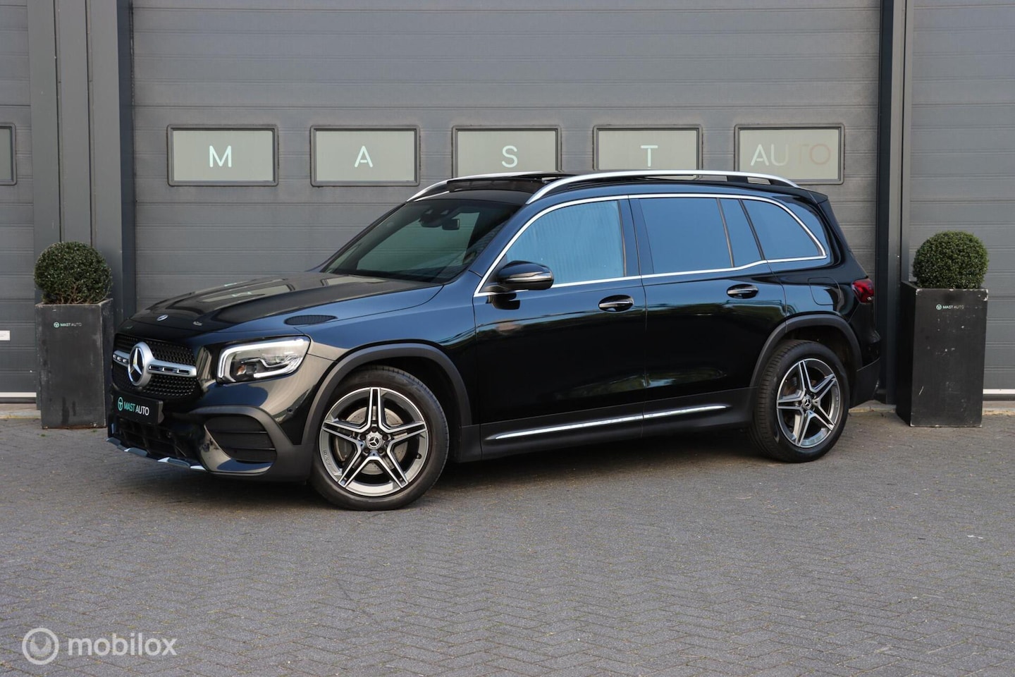 Mercedes-Benz GLB - 200|AMG|PANO|NAP|Memory|Elek. trekhaak|Camera|LED - AutoWereld.nl