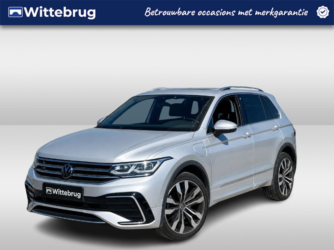 Volkswagen Tiguan - 1.4 TSI eHybrid 245pk DSG R-Line / Panoramadak / Leder Vienna / Matrix LED / 360 Camera / - AutoWereld.nl