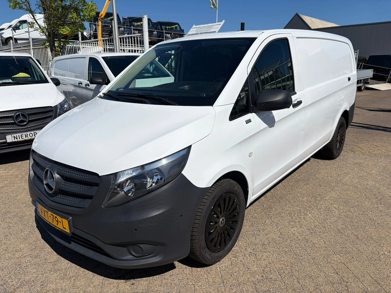 Mercedes-Benz Vito - 116CDI L2H1 Automaat Airco Navi Cruisecontrol Trekhaak EURO 6 - AutoWereld.nl