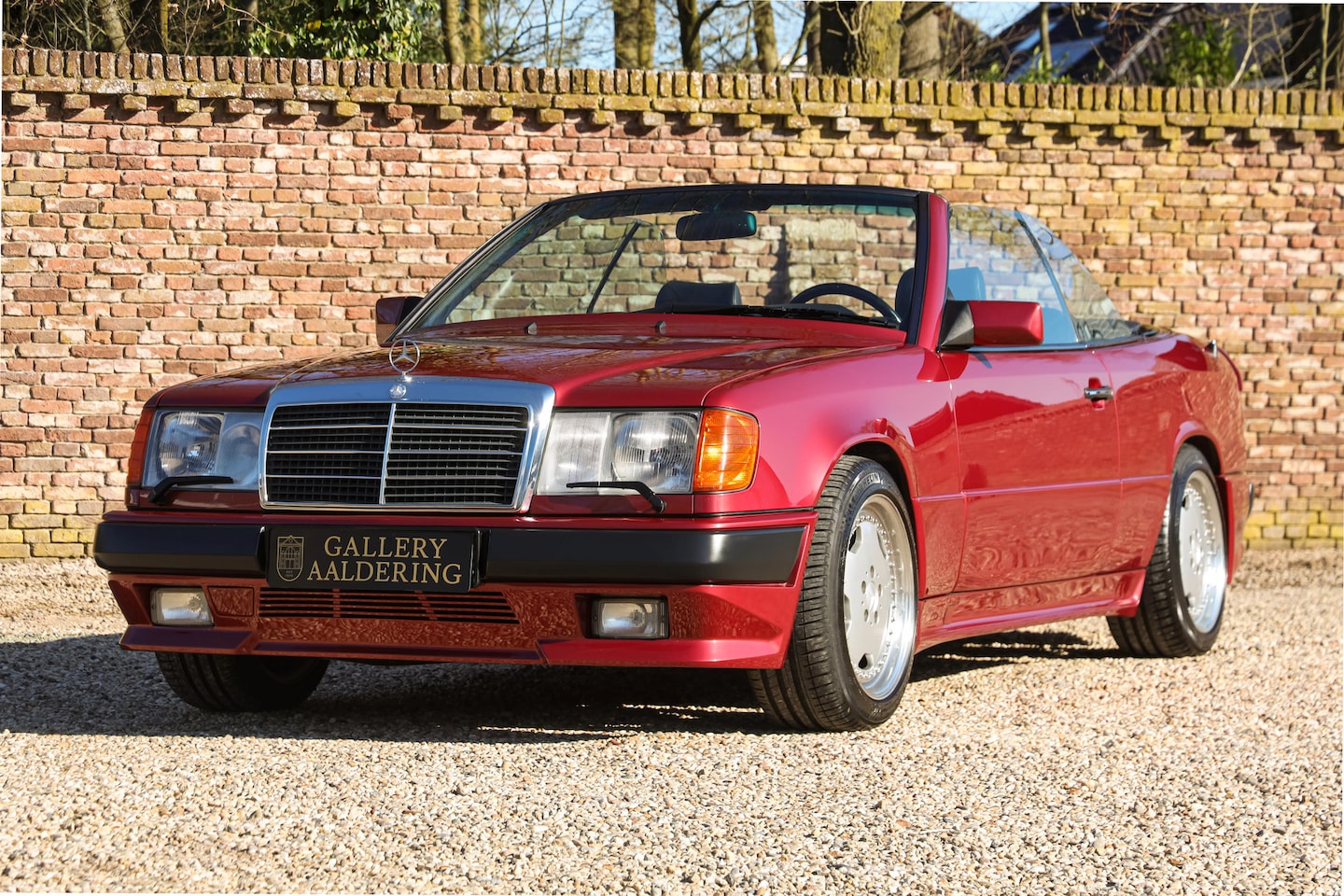 Mercedes-Benz One - One of 7 W124 AMG's convertibles, Finished in Almandine Red metallic with anthracite leath - AutoWereld.nl