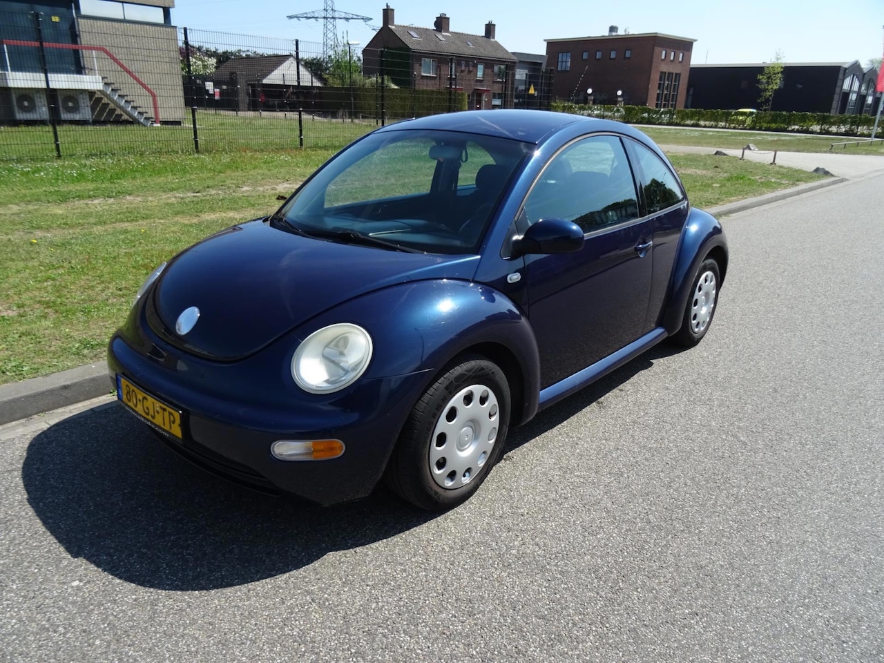 VOLKSWAGEN NEW BEETLE