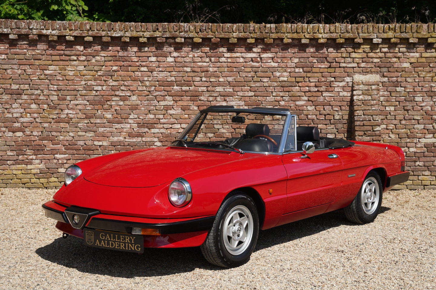 Alfa Romeo Spider - 2.0 Aerodynamica A gorgeous and well-preserved "Series 3" Spider, Executed in "Rosso Alfa" - AutoWereld.nl