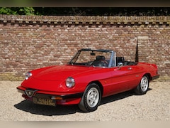 Alfa Romeo Spider - 2.0 Aerodynamica A gorgeous and well-preserved "Series 3" Spider, Executed in "Rosso Alfa"