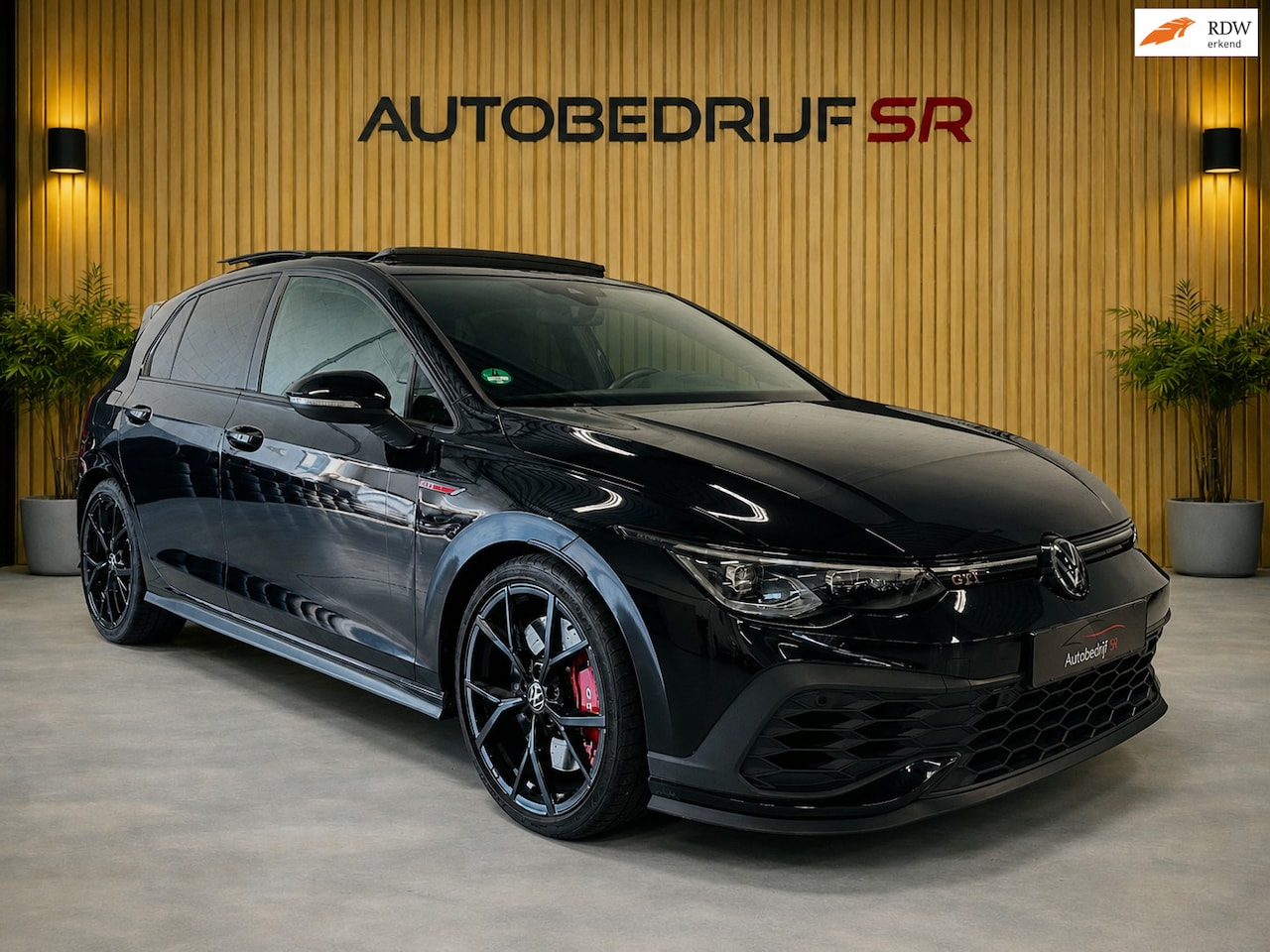 Volkswagen Golf - 2.0 TSI GTI IQ-Lights! Clubsport Panoramadak Harman kardon 300PK Headup Display! Camera! - AutoWereld.nl
