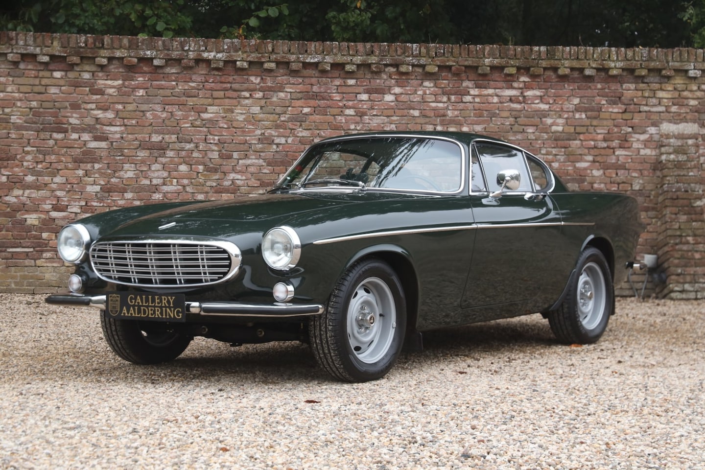 Volvo P1800 - P1800S Overdrive "Fully restored condition" Bare metal body restoration by a professional - AutoWereld.nl
