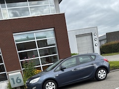 Opel Astra - 1.4 Selection