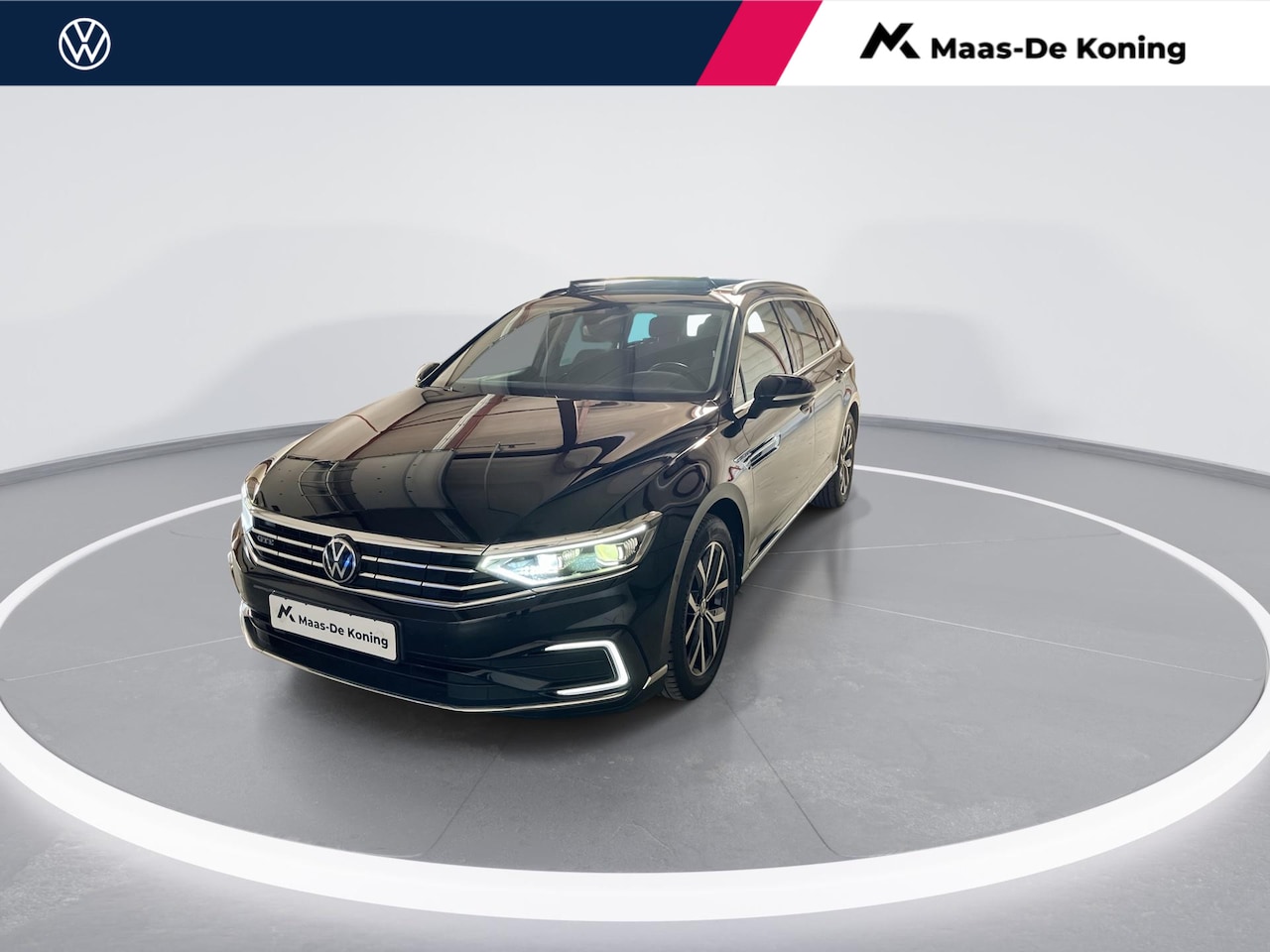 Volkswagen Passat Variant - 1.4TSI PHEV 160kW/218PK GTE · Panoramadak · Trekhaak · Navigatie · Camera · Stoelverwarmin - AutoWereld.nl