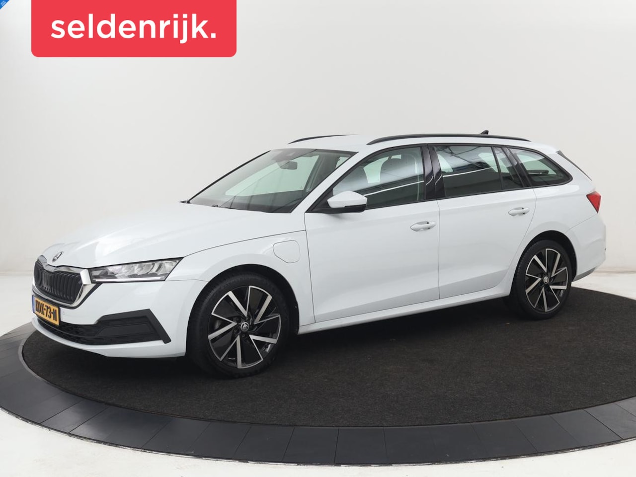 Skoda Octavia - 1.4 TSI iV PHEV Business Edition | Adaptive cruise | Stuurverwarming | Carplay | Navigatie - AutoWereld.nl
