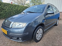 Skoda Fabia Combi - 1.4-16V Elegance AIRCO/CRUISE/TREKHAAK 75PK