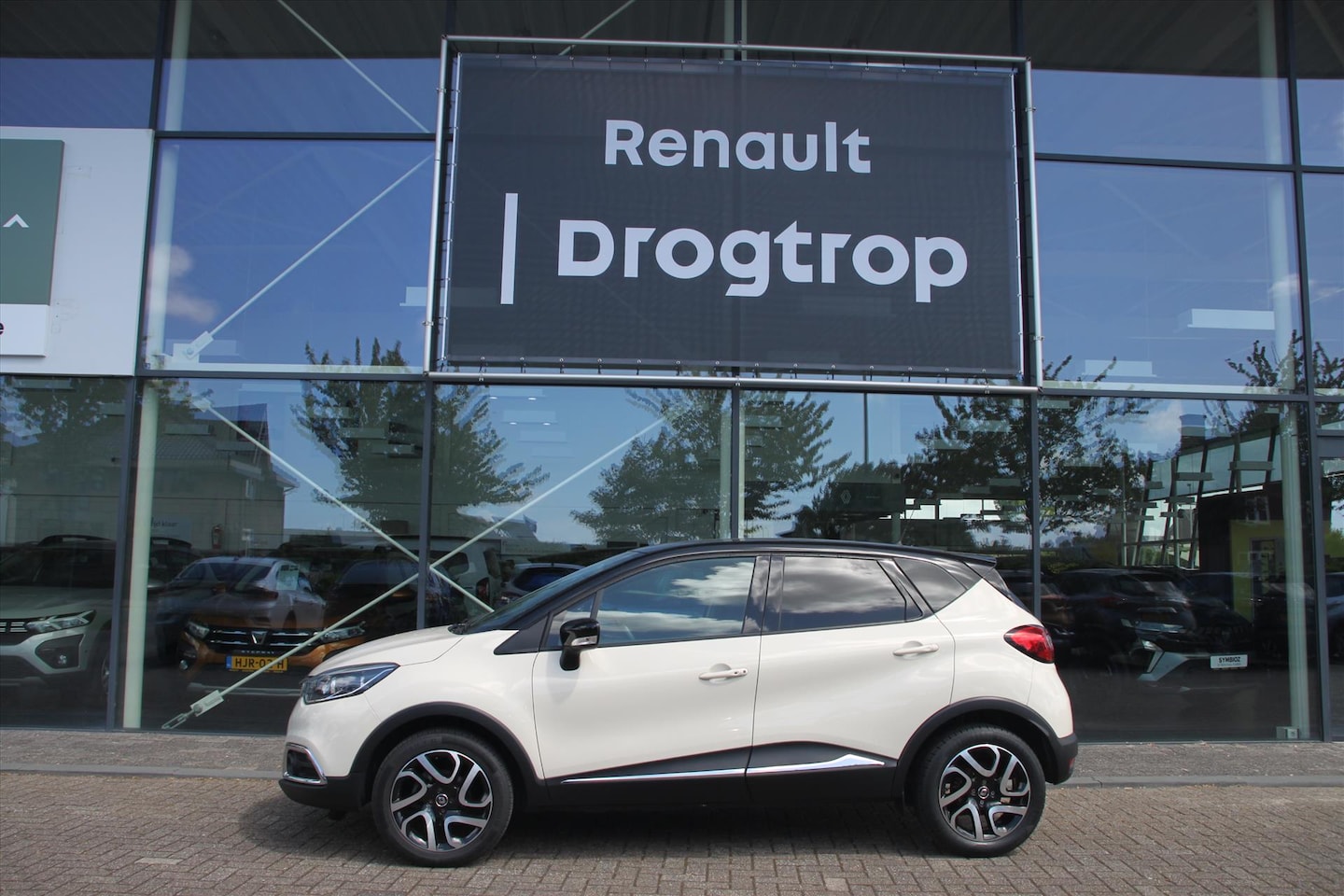 Renault Captur - 90PK-DYNAMIQUE-53DKM-NAVI-CLIMA-CRUISE-PDC- - AutoWereld.nl