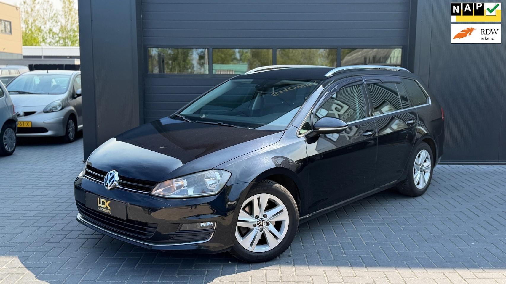 Volkswagen Golf Variant - 1.6 TDI Highline Automaat|Trekhaak|Stoelverwarming - AutoWereld.nl
