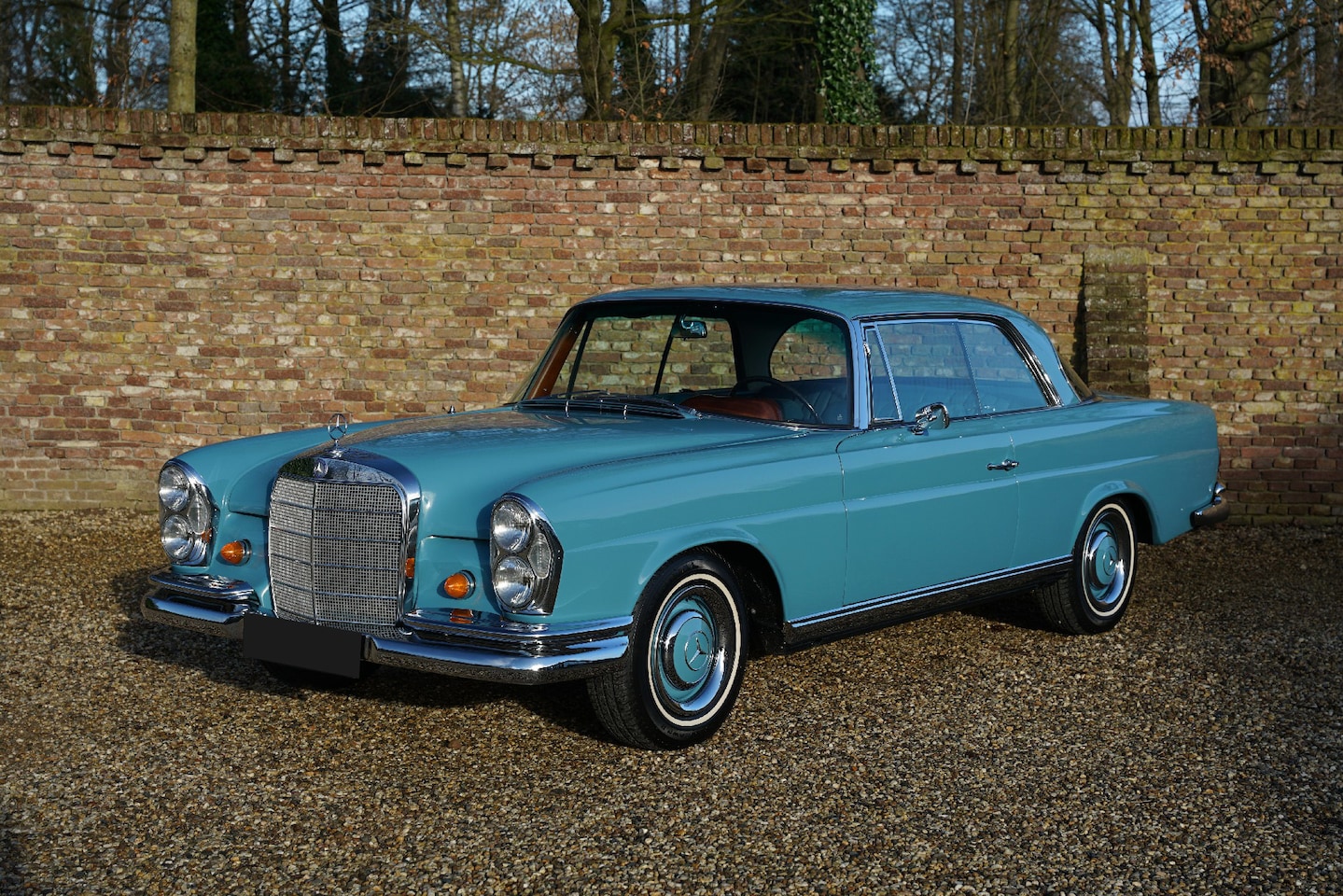 Mercedes-Benz 250 - SE Coupe "Automatic transmission with the floor shift" This concerns the model originally - AutoWereld.nl