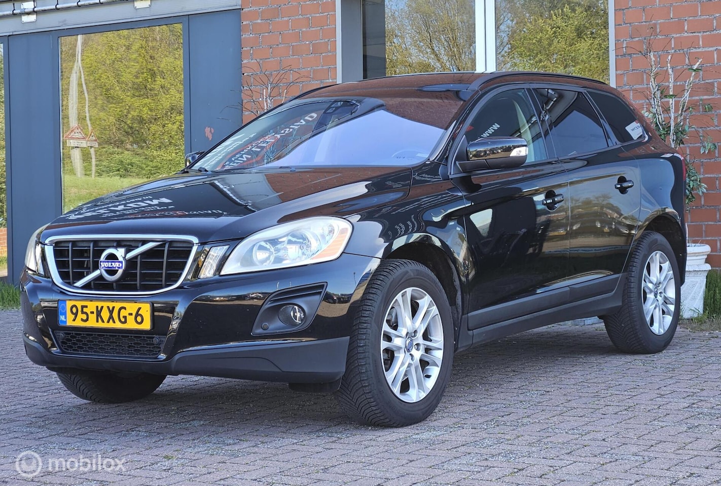Volvo XC60 - 2.4D Momentum Navi Cruise Leer Airco - AutoWereld.nl