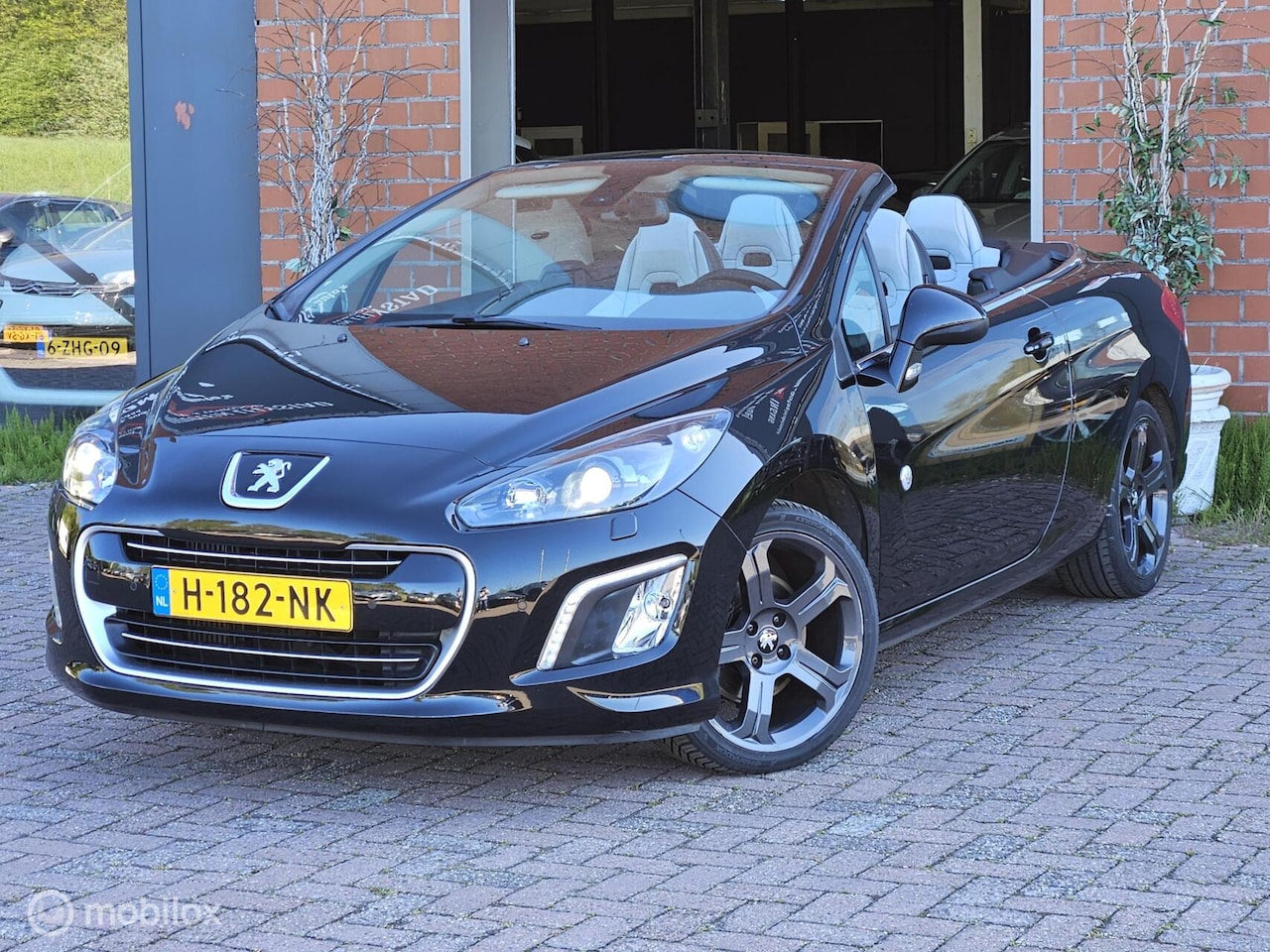 Peugeot 308 CC - 1.6 THP Roland Garros Navi Leer Airco - AutoWereld.nl