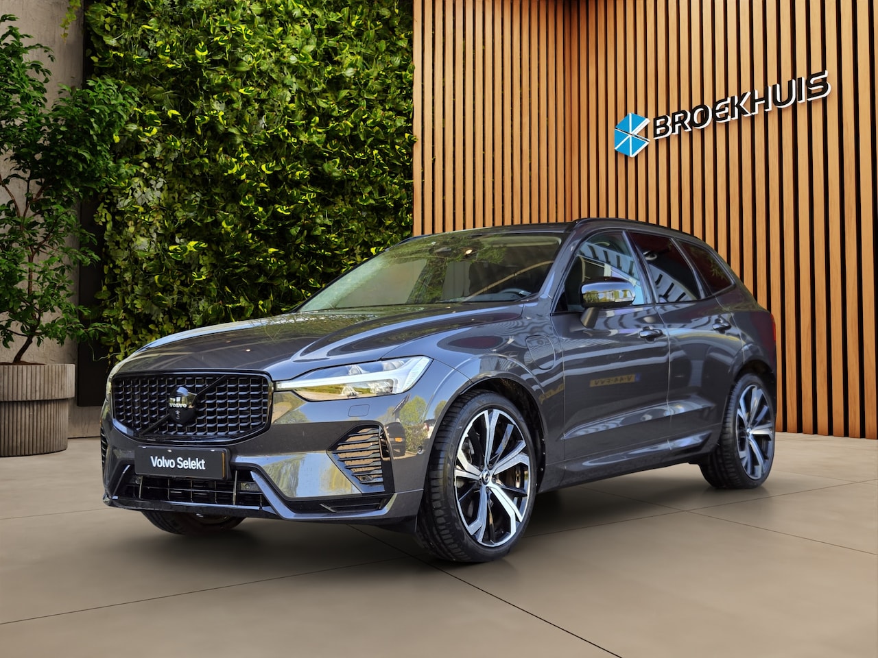 Volvo XC60 - 2.0 T6 Plug-in hybrid AWD Ultimate Dark | Luchtvering | Trekhaak | 360 Cam | Stoelventilat - AutoWereld.nl