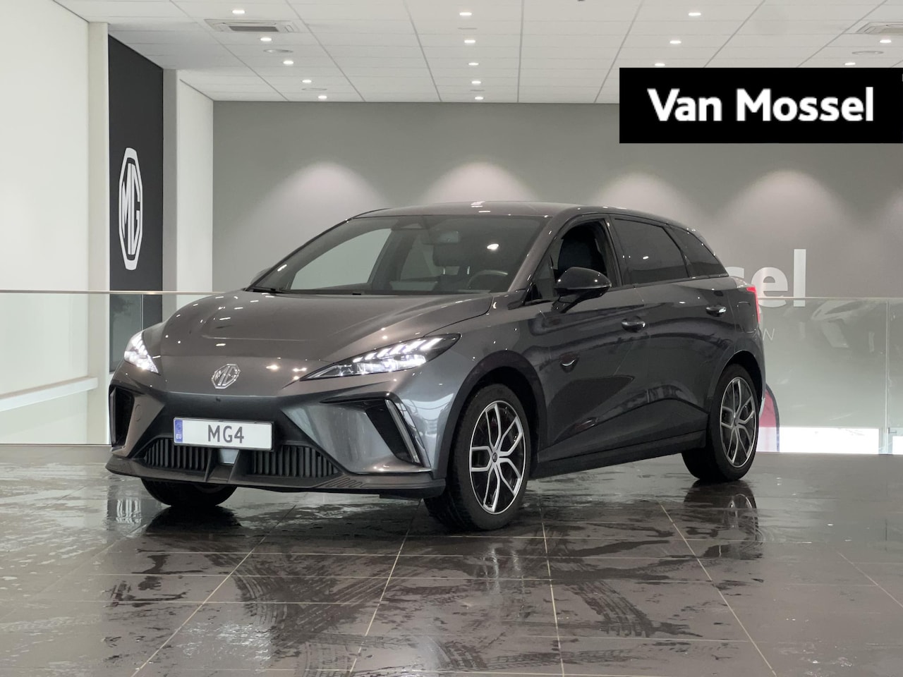 MG MG4 - Luxury 64 kWh Long Range | 1e eigenaar | Navi | Camera | Led Koplampen | Apple Carplay | K - AutoWereld.nl