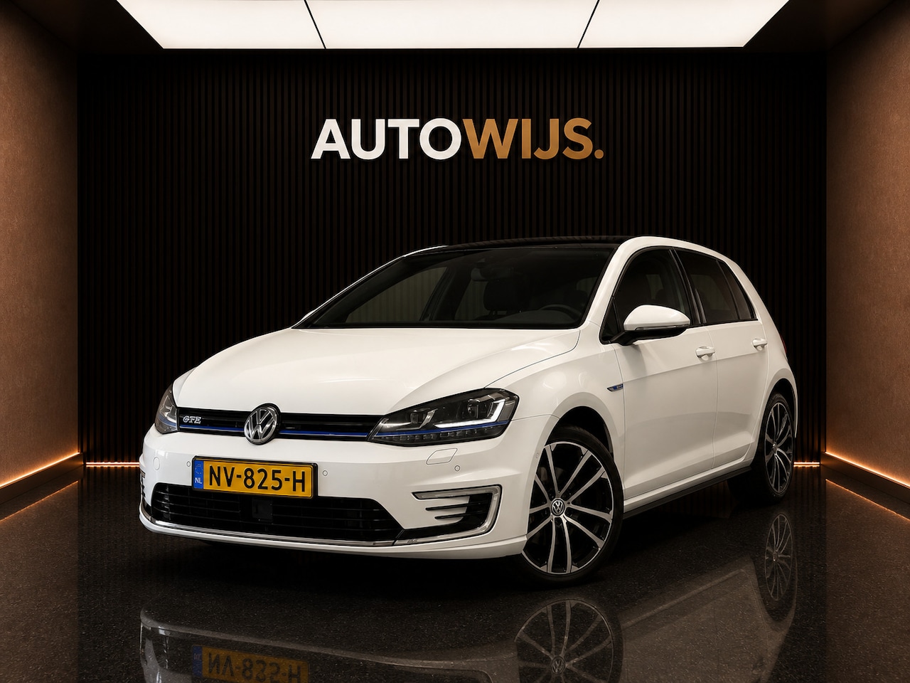 Volkswagen Golf - 1.4 TSI GTE|PANO|LEDER|TREKHAAK|CAMERA|GOED ONDERHOUDEN - AutoWereld.nl