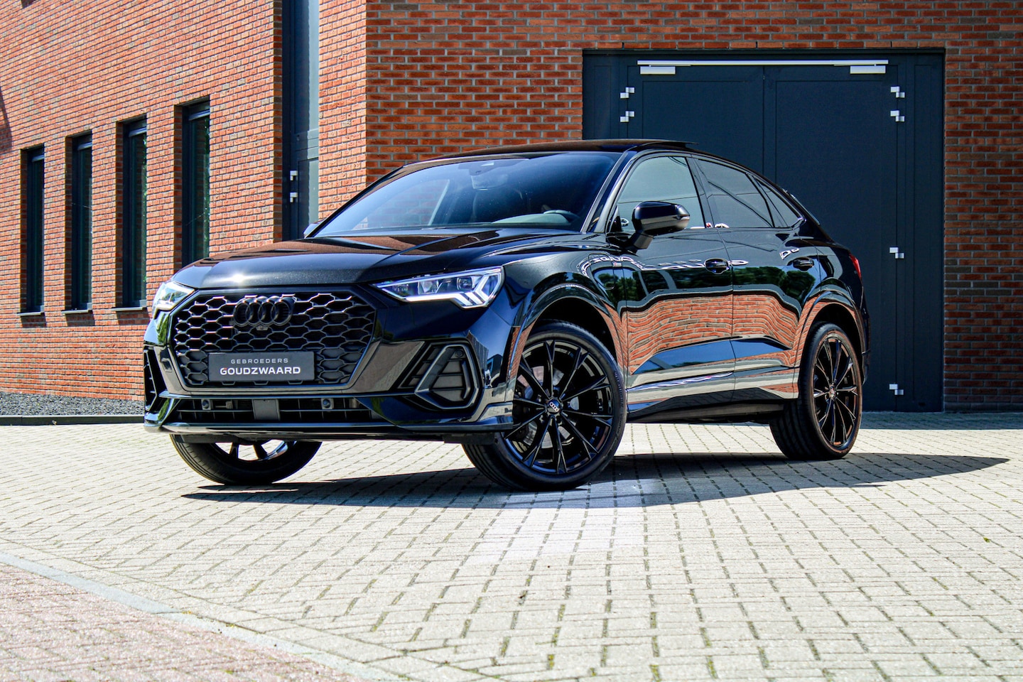 Audi Q3 Sportback - 45 TFSI e S Edition | 360 camera | Pano | LED | Standkachel | Leder | Rode stiksels - AutoWereld.nl