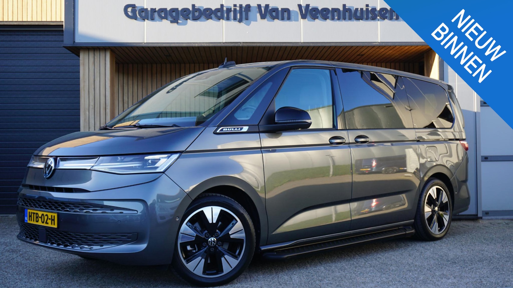 Volkswagen Multivan - 1.5 eHybrid 245pk L2 7-Zits Bulli Edition 4Motion Stoelventilatie Pano.Dak Trekhaak Leder - AutoWereld.nl