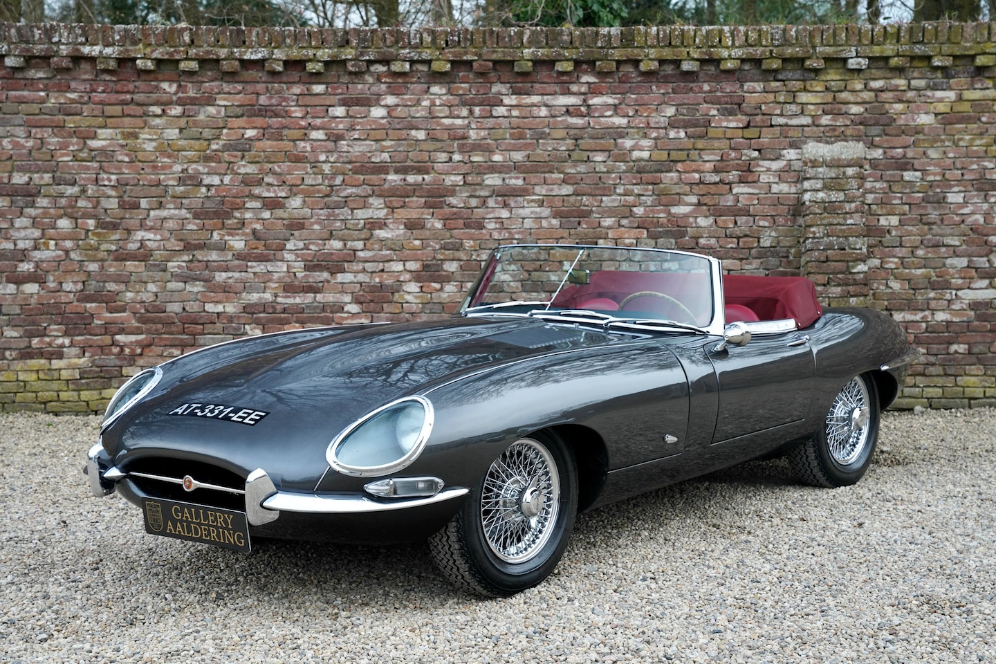 Jaguar E-type - "Outside Bonnet Lock" OTS Series I Highly sought-after "flat floor" example, Previously re - AutoWereld.nl