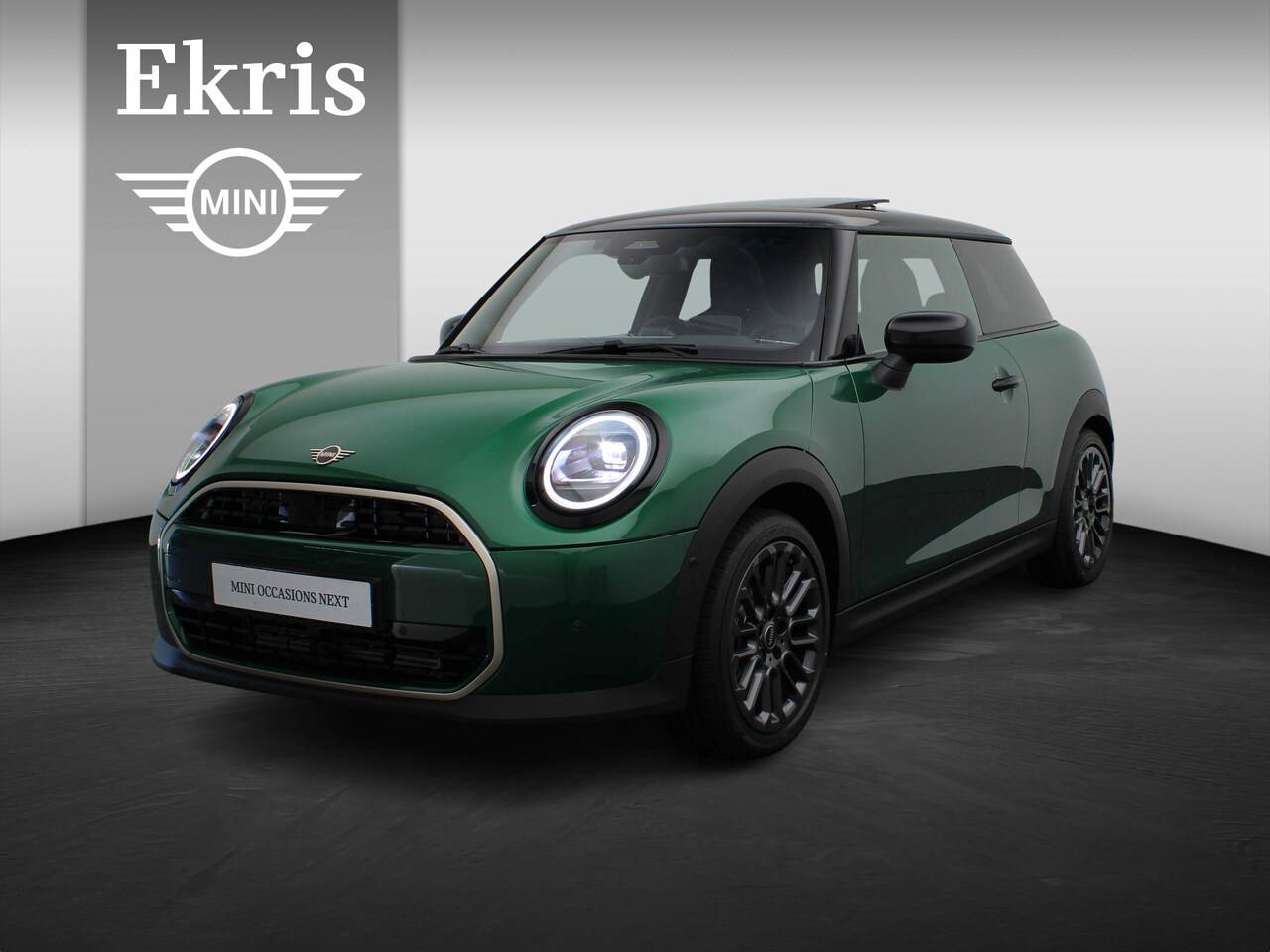 MINI Cooper - C Favoured + M pakket + Getint Glas + Pano - AutoWereld.nl