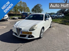 Alfa Romeo Giulietta - 1.4 T Distinctive | Autom. Airco | Cruise Control | 18" LMV | Half Leer | Trekhaak | APK t
