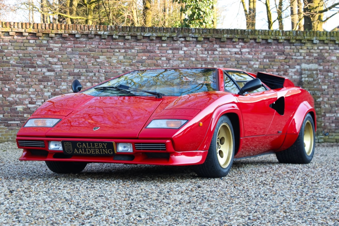 Lamborghini Countach - 5000 QV Presented in Rosso over Champagne cruscotto Testa di Moro, Accompanied by the fact - AutoWereld.nl