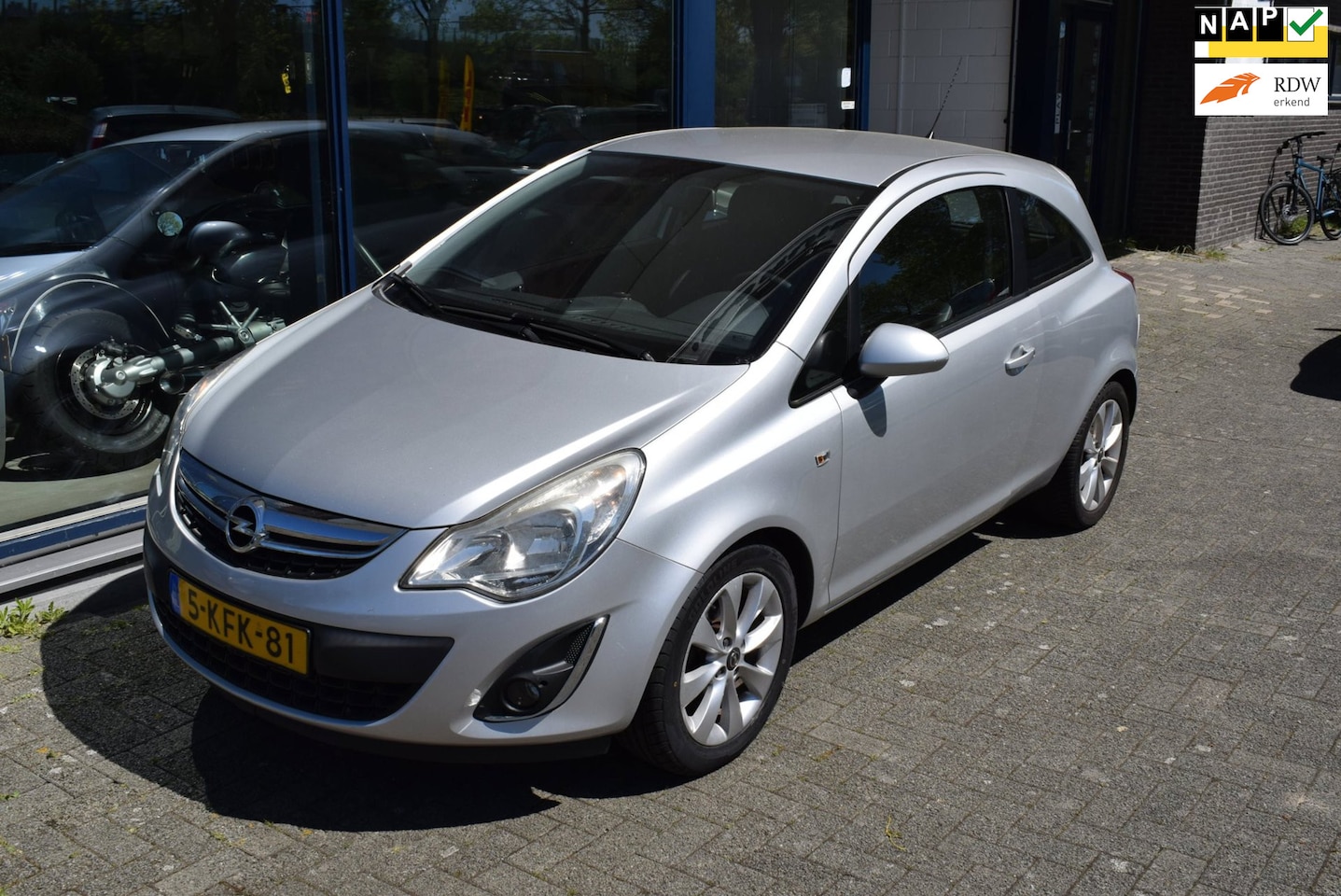 Opel Corsa - 1.2-16V Anniversary Edition 1.2-16V Anniversary Edition - AutoWereld.nl