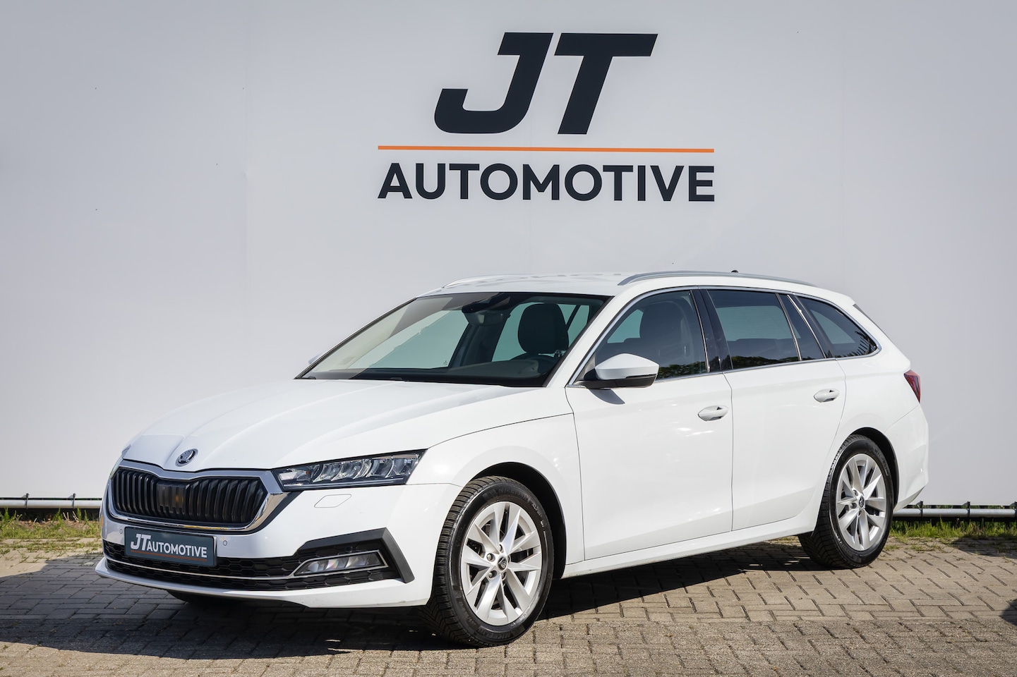 Skoda Octavia Combi - 1.0 E-TSI Business Plus Digitaal dashboard | Trekhaak | Half ledere bekleding | Camera | S - AutoWereld.nl