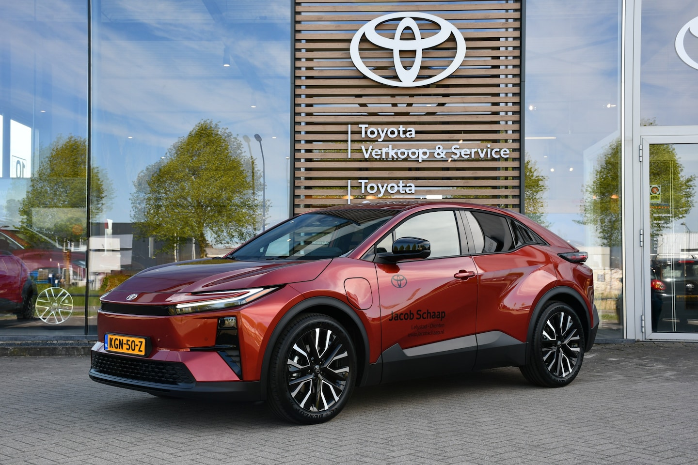 Toyota C-HR - First Edition 77 kWh automaat 224pk | DEMO-auto | 20 inch velgen | Snel leverbaar | - AutoWereld.nl
