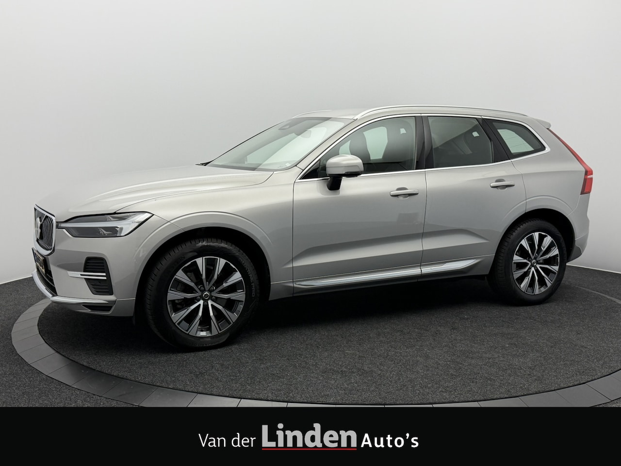 Volvo XC60 - 2.0 B5 Inscription 264PK | Wegklapbare Trekhaak | Leer | Camera | Stoel/Stuurverwarming - AutoWereld.nl