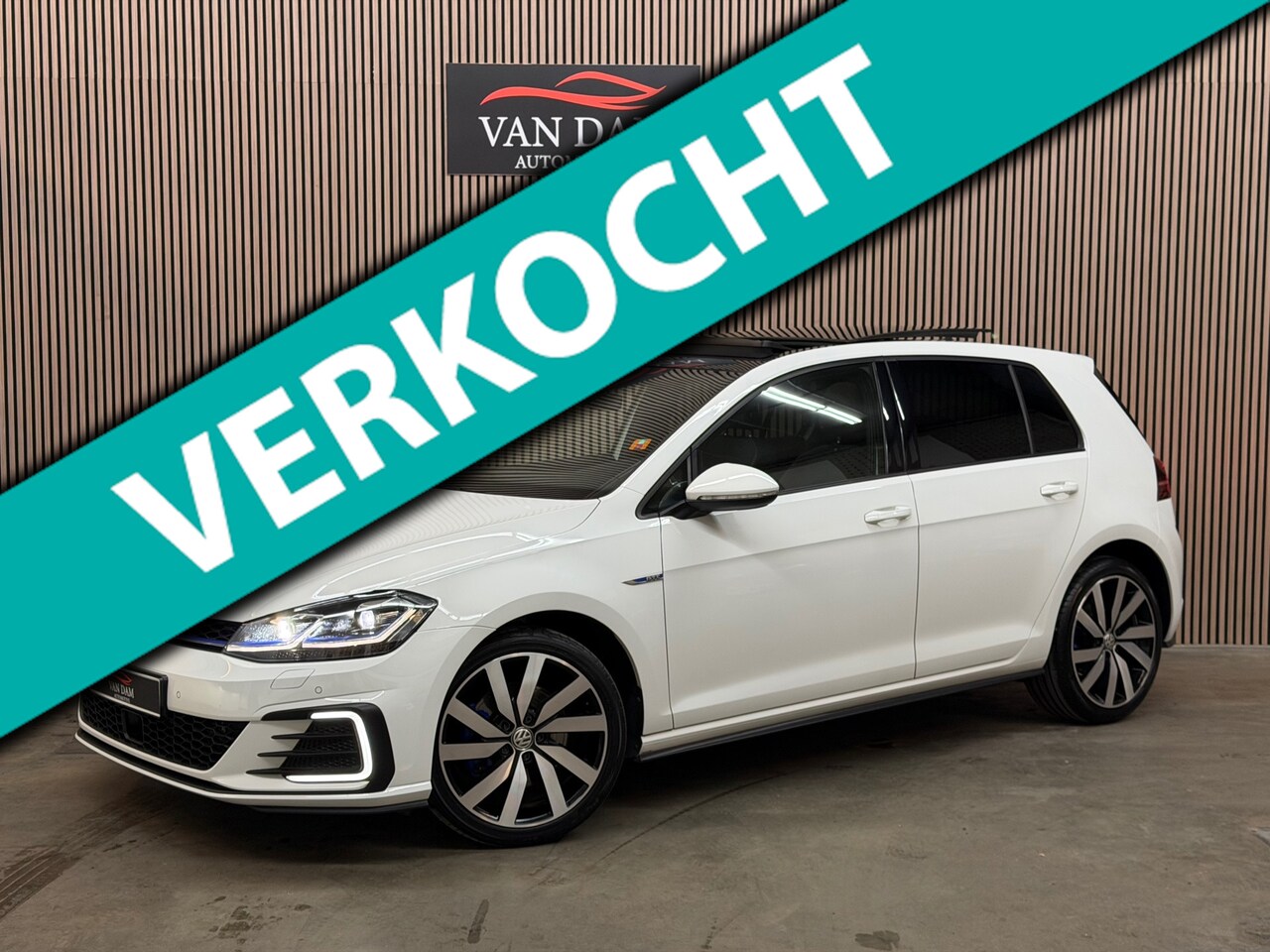 Volkswagen Golf - 1.4 TSI PHEV GTE 2020 PANO LED VIRTUAL KEYLESS - AutoWereld.nl