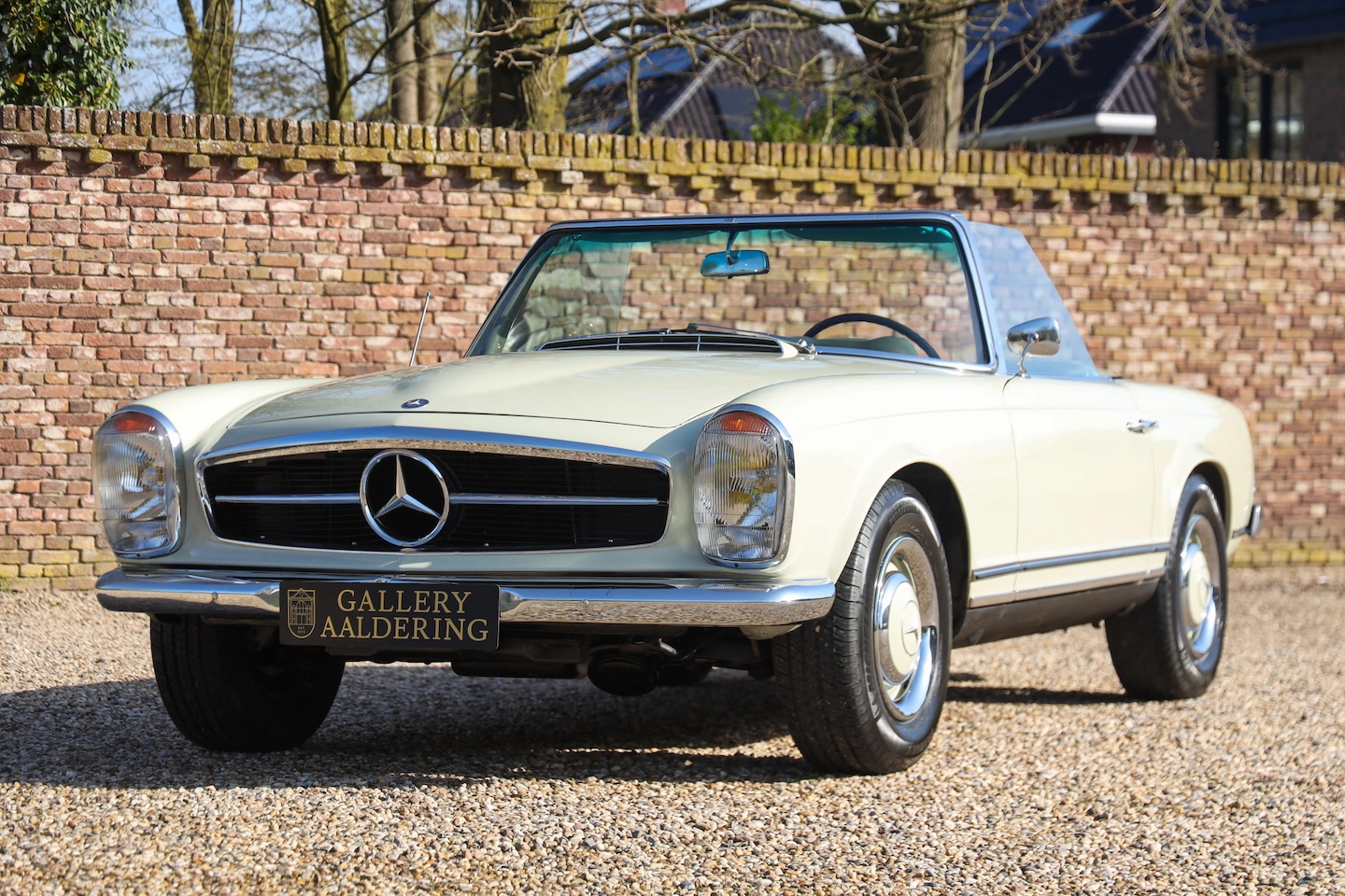 Mercedes-Benz SL-klasse Cabrio - 230 Pagode "Second owner and 42.000 miles since 1967" When originality prevails over resto - AutoWereld.nl