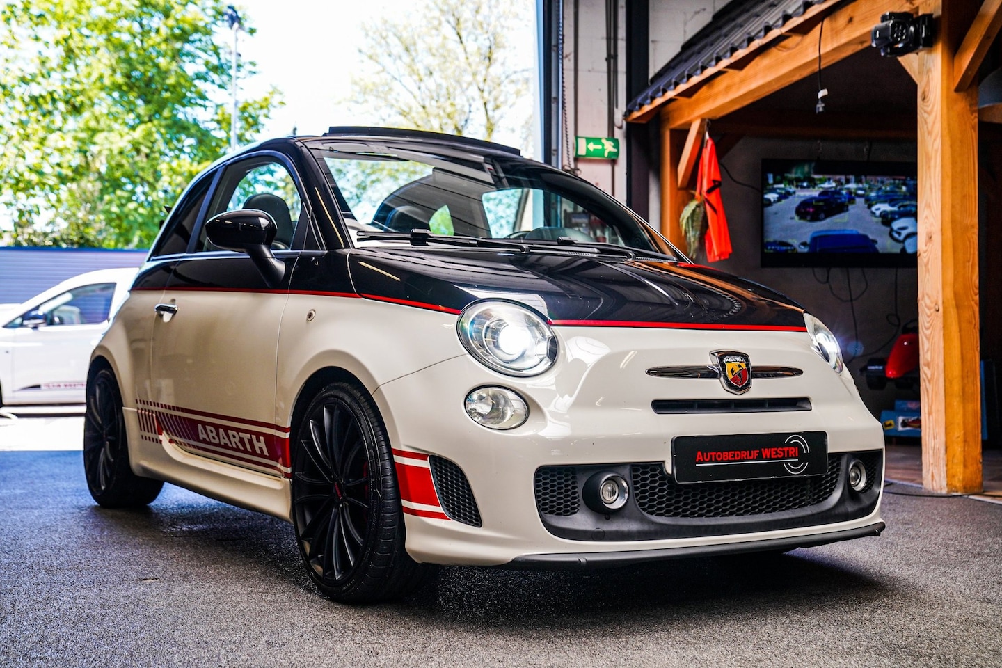 Fiat 500 C - 1.4-16V Abarth | Novitec Velgen |200Pk | Esse-esse pakket | Lederen bekleding | Automaat - AutoWereld.nl