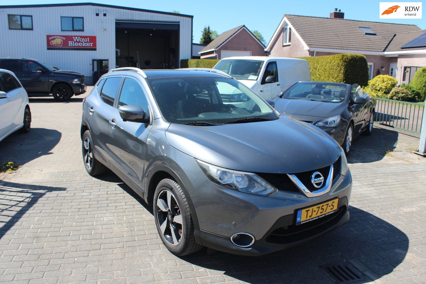 Nissan Qashqai - 1.2 Connect Edition pano, camera, stoelverw - AutoWereld.nl