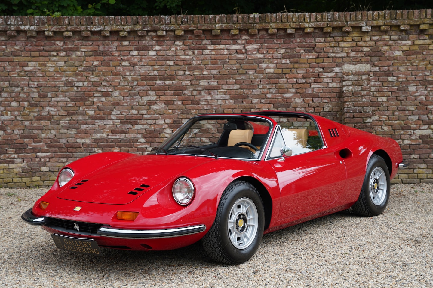 Ferrari 246 - GTS Dino "Matching numbers" "matching numbers" 246 GTS in remarkable condition, Equipped w - AutoWereld.nl