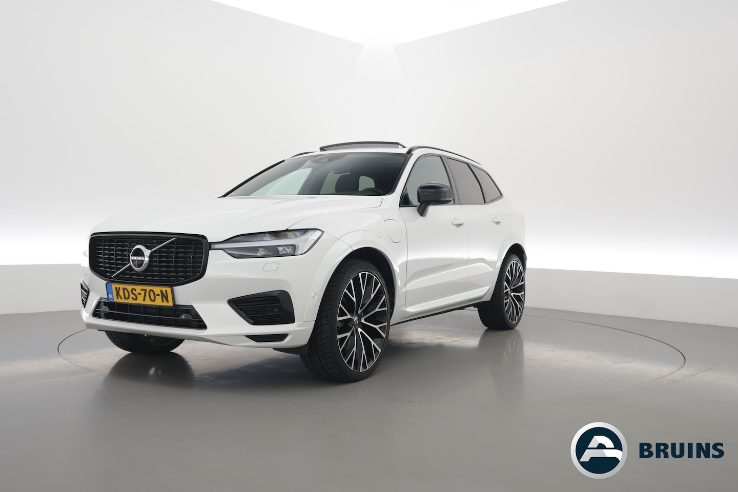 Volvo XC60 - 2.0 Recharge T6 AWD R-Design | Pano| H&K Audio | Blis | ACC | 360 Camera | Head up | stoel - AutoWereld.nl