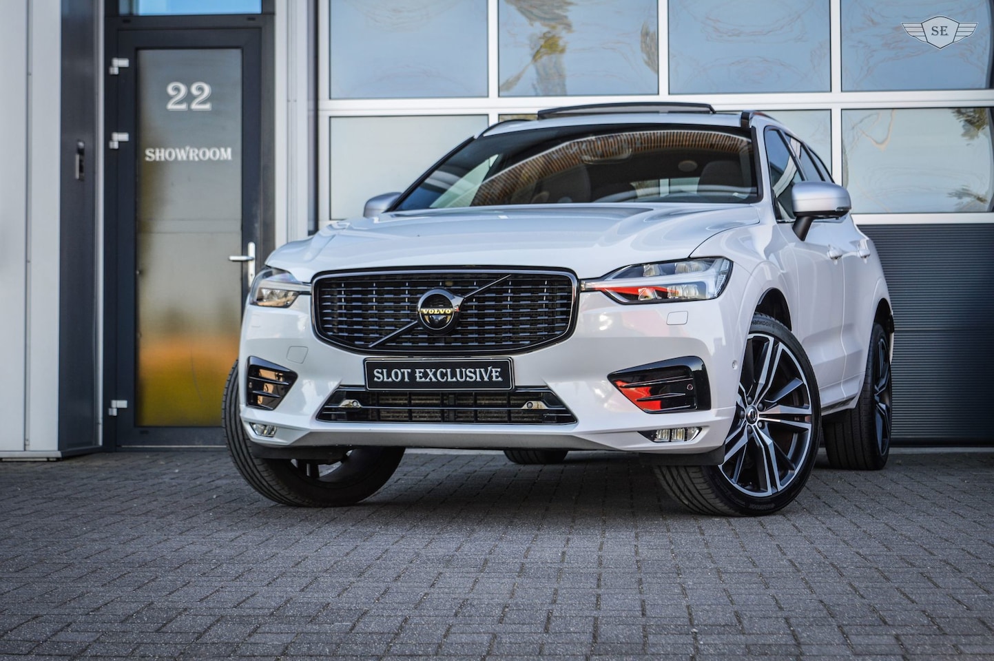 Volvo XC60 - 2.0 T5 R-Design|*FULL OPTIONS*|PANO|B&W|LEDER|MEMORY|LUCHTVERING - AutoWereld.nl