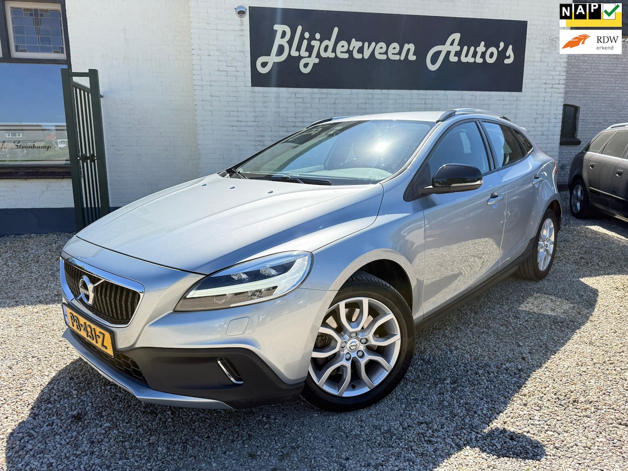 Volvo V40 Cross Country - 2.0 T3 Nordic+ Org. NL | Camera | Navi | Stoel VW | Trekhaak - AutoWereld.nl