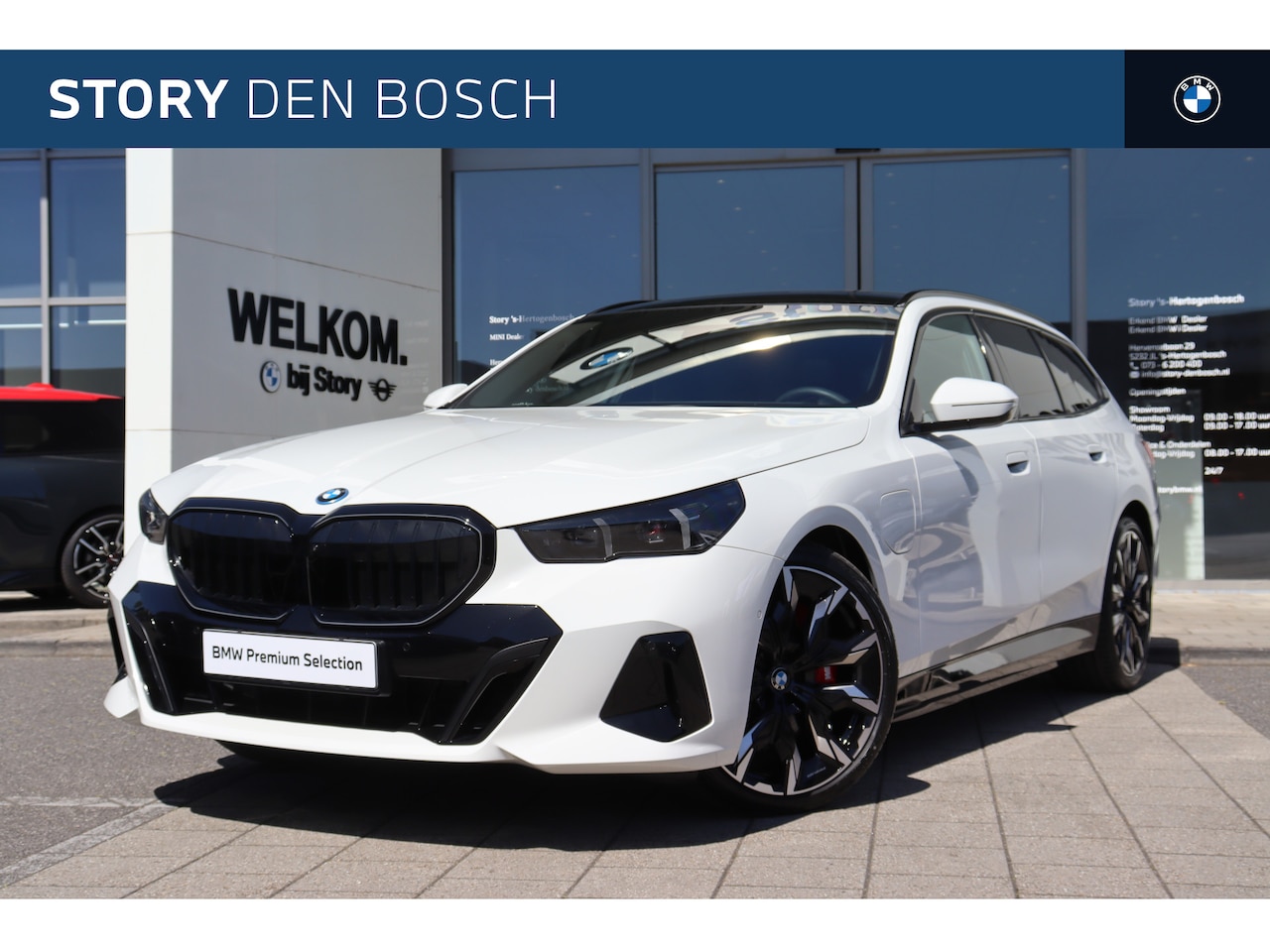 BMW 5-serie Touring - 550e xDrive M Sport Automaat / Trekhaak / Panoramadak / Comfort Access / Bowers & Wilkins - AutoWereld.nl