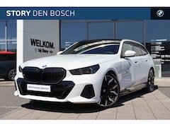 BMW 5-serie Touring - 550e xDrive M Sport Automaat / Trekhaak / Panoramadak / Comfort Access / Bowers & Wilkins