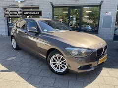BMW 1-serie - 118i 5Drs Airco Navigatie Automaat Bruin