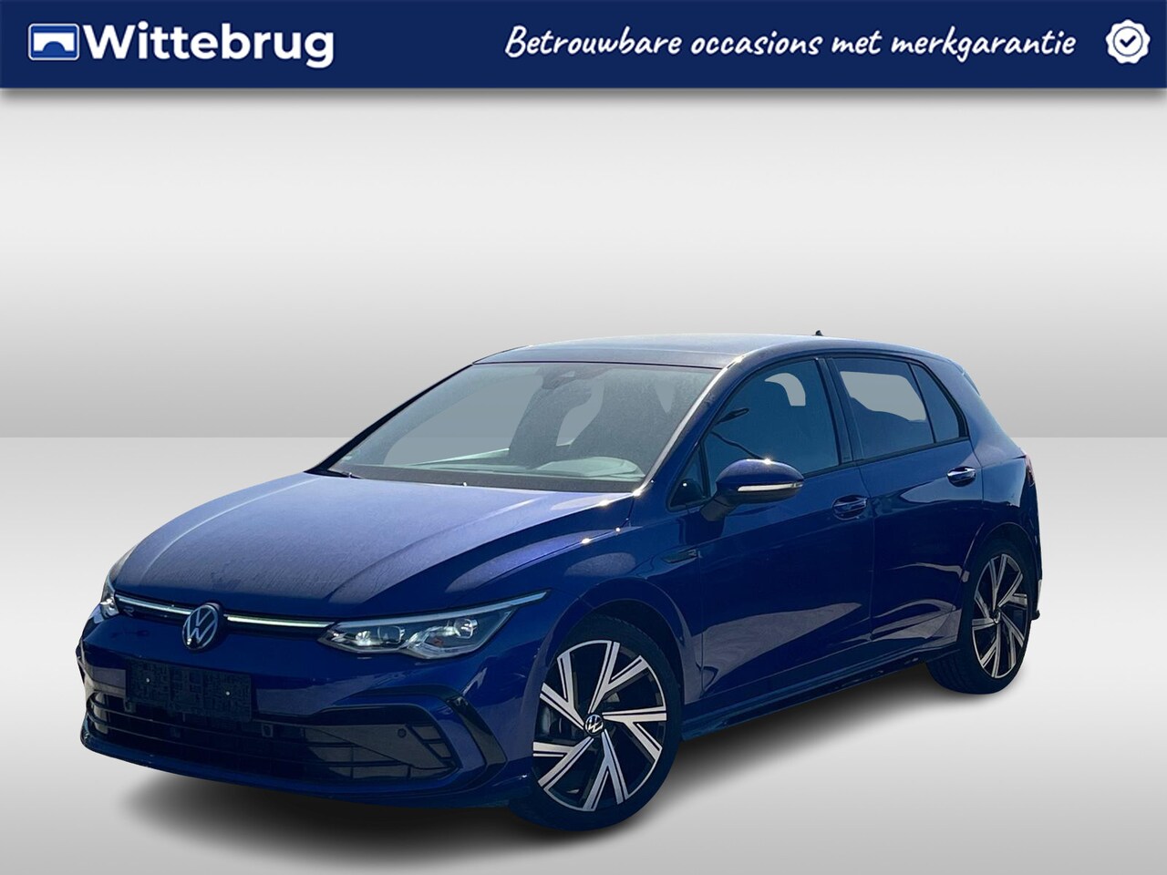 Volkswagen Golf - 1.5 eTSI 150pk R-Line DSG Automaat / Panorama schuifdak / Navigatie / APP / Camera / LM 18 - AutoWereld.nl
