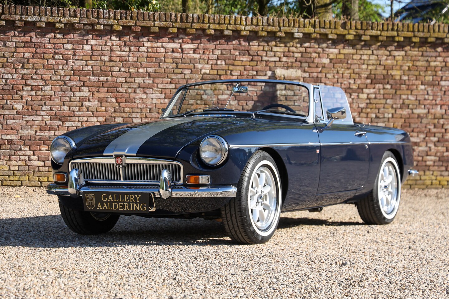MG B type - Roadster Overdrive "Restored condition" Restored in the previous years as “an evening-hour - AutoWereld.nl
