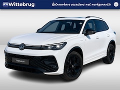 Volkswagen Tiguan - 1.5 eHybrid 204pk R-Line DSG Automaat Black Style / Panorama schuifdak / LM 19 inch / IQ L