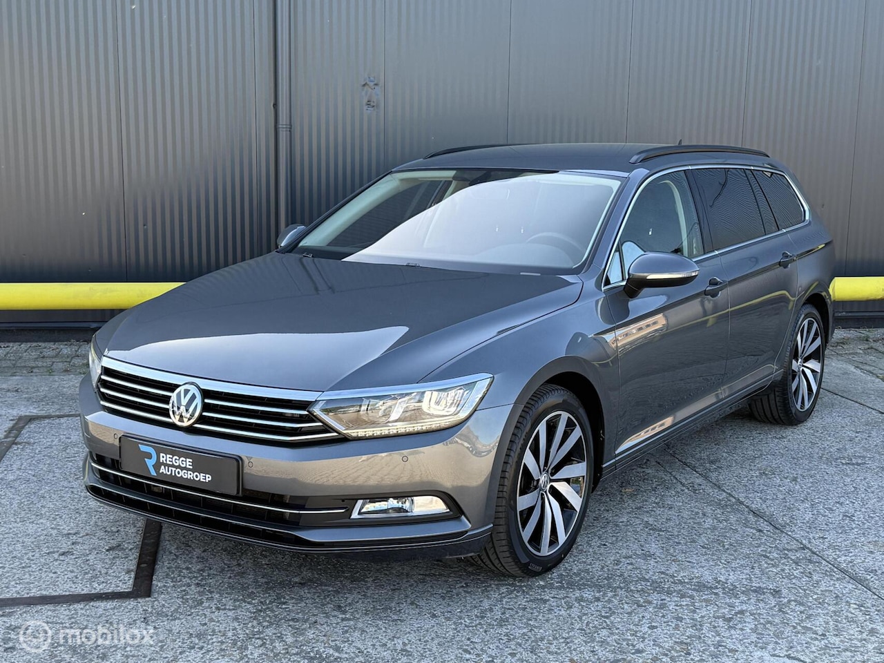 Volkswagen Passat Variant - 1.8 TSI Highline AUTOMAAT|TREKHAAK - AutoWereld.nl