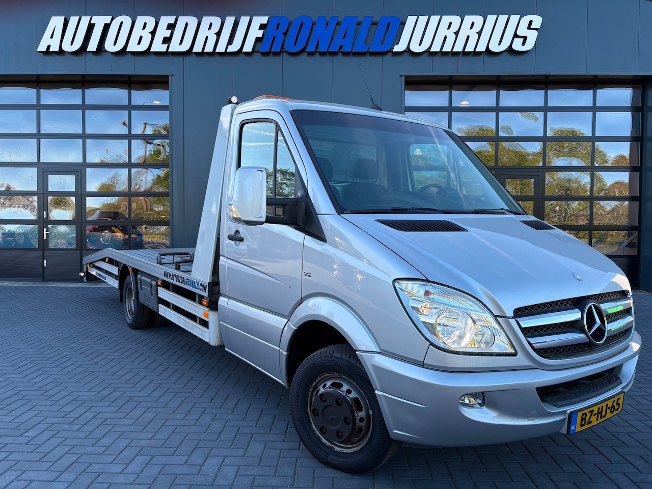 Mercedes-Benz Sprinter - 519CDI NL.Auto/V6/3500kgTrekgewicht/Carplay/5500kgLier/Verlengde bak 5.80m/2De Eigenaar/3Z - AutoWereld.nl