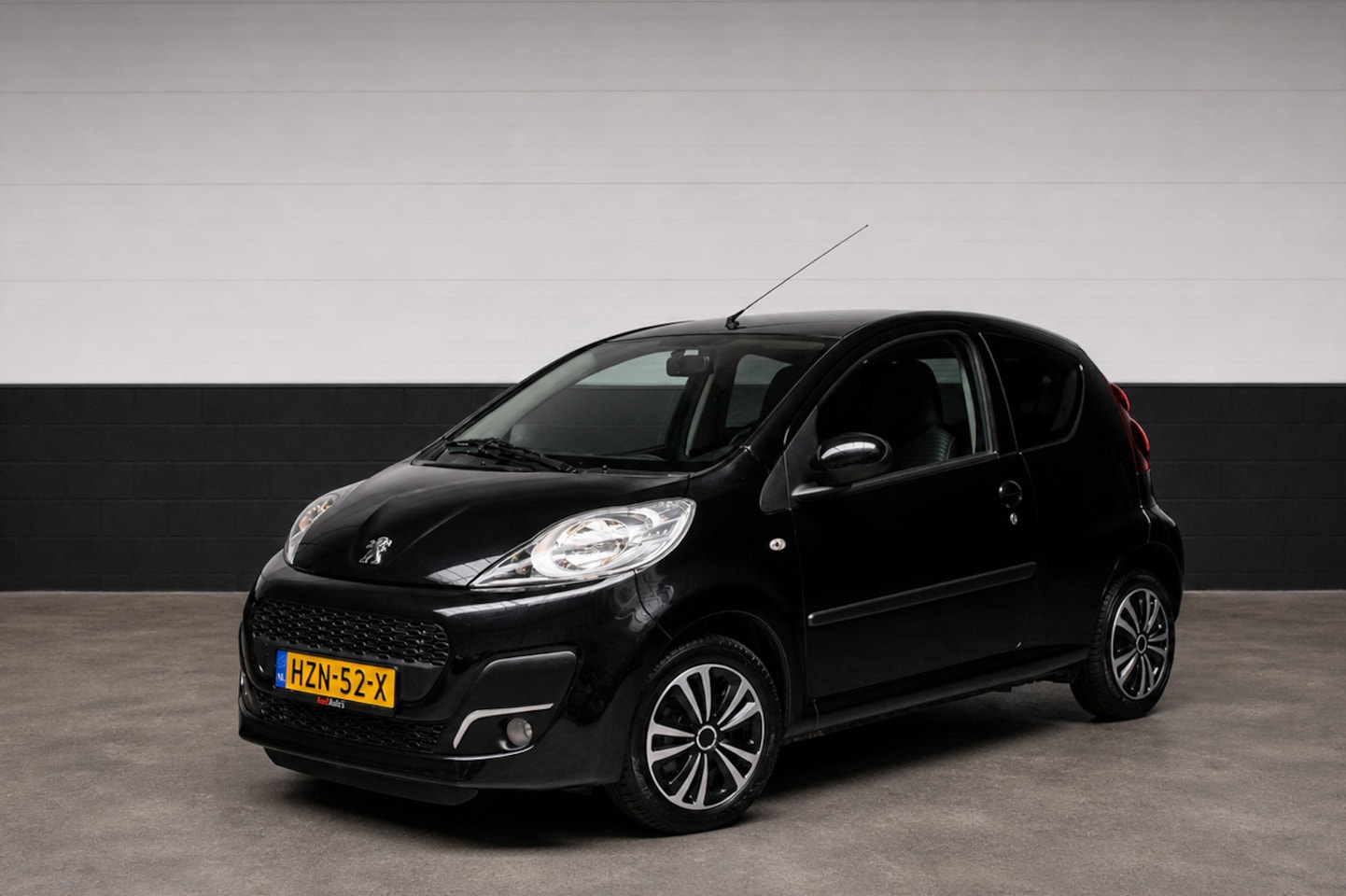 Peugeot 107 - 1.0 Active l Airco Elek Pak Stuurbekr - AutoWereld.nl