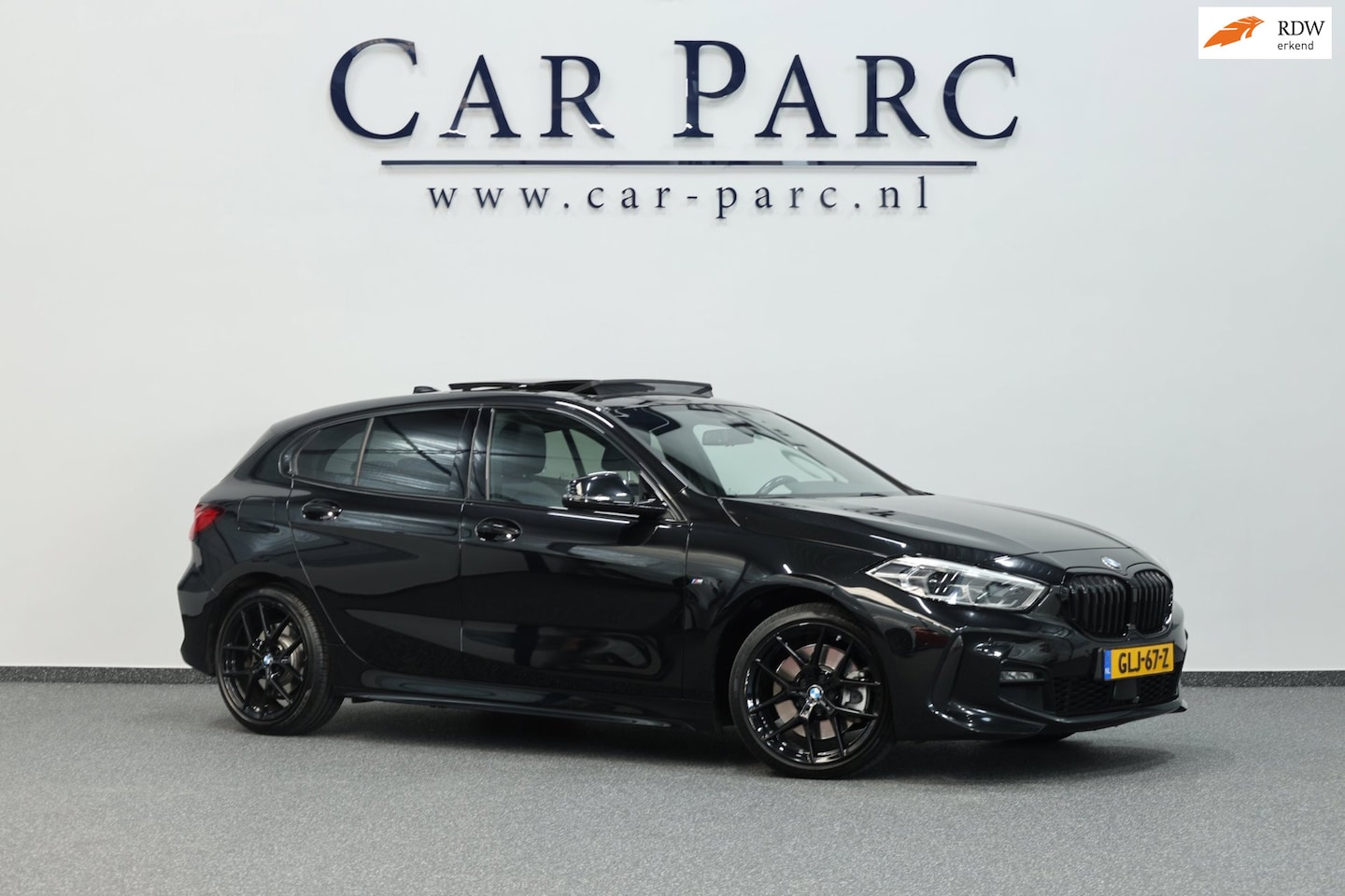 BMW 1-serie - 120i M-SPORT 178+PK LED+XENON/HUD/VIRTUAL/SFEER/PANORAMADAK/HALF LEDER+S.VERWARMING/LMV/CR - AutoWereld.nl